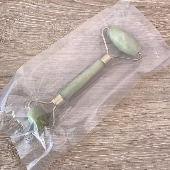 ♥️BRAND NEW FACE ROLLER♥️ - Picture 1 of 3